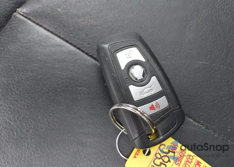 2013 BMW 335 Xi z USA, uszkodzony, nr VIN WBA3B9C59DF585194